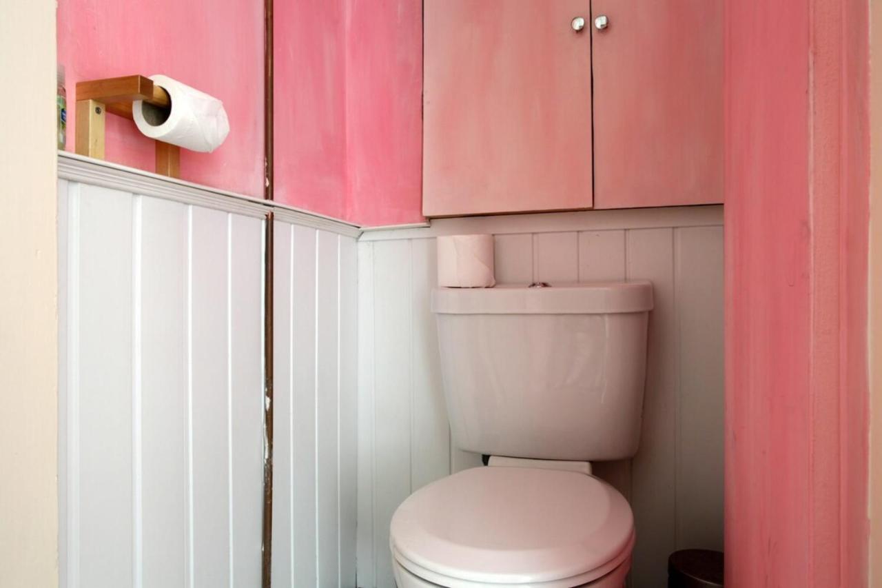 Modern And Colourful Flat By The Castle Lejlighed Edinburgh Eksteriør billede