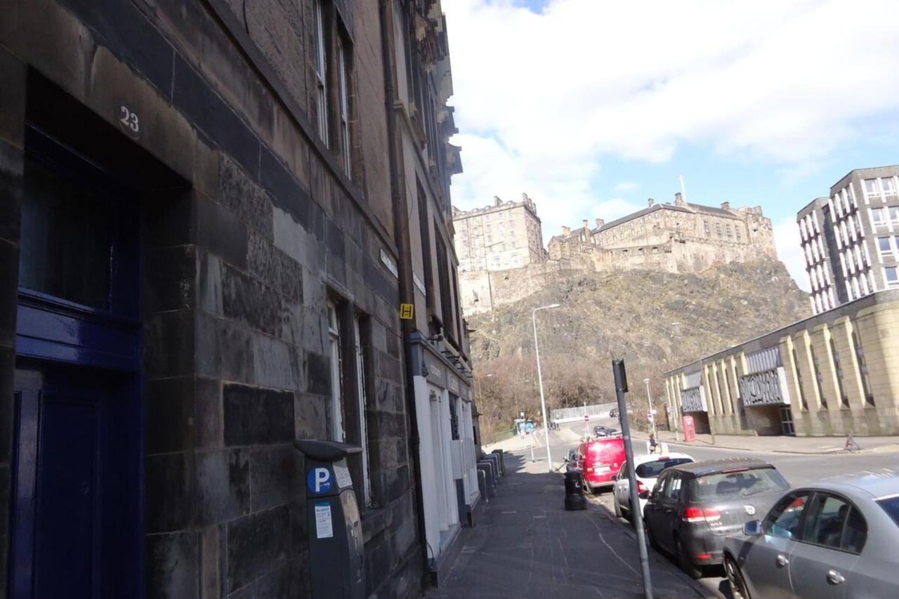 Modern And Colourful Flat By The Castle Lejlighed Edinburgh Eksteriør billede